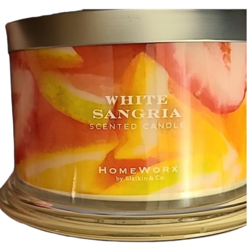 White Sangria 4 wick CaNdLe by Homeworx smells wonderful
